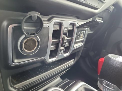 Used 2020 Jeep Wrangler Unlimited Sahara w/ Uconnect 4C Nav & Sound Group AWD/4WD image 35