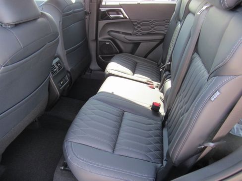 New 2025 Mitsubishi Outlander SEL image 9