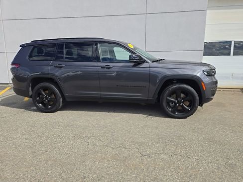 Certified 2023 Jeep Grand Cherokee L Limited w/ Black Appearance Package AWD/4WD image 4