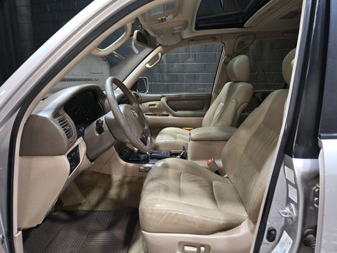 Used 2002 Toyota Land Cruiser image 82