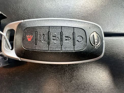 Used 2025 Nissan Rogue SV FWD image 28
