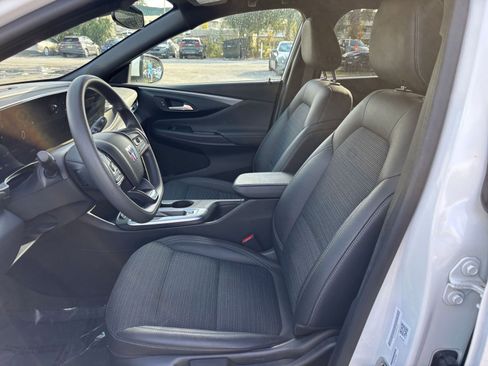 Used 2025 Buick Envista Preferred image 27