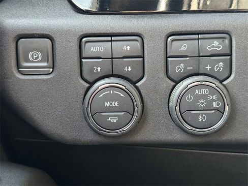 Used 2024 Chevrolet Silverado 2500 LTZ w/ LTZ Convenience Package image 33