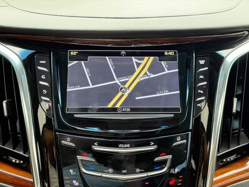 Used 2017 Cadillac Escalade Luxury AWD/4WD image 69
