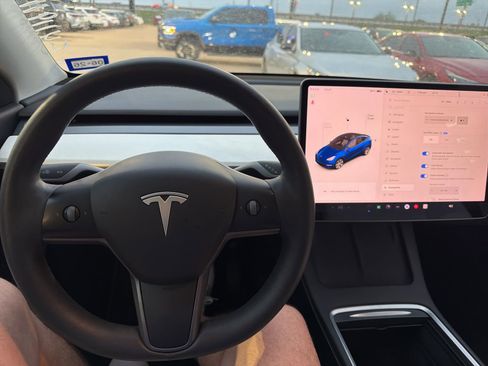 Used 2021 Tesla Model Y Long Range image 17