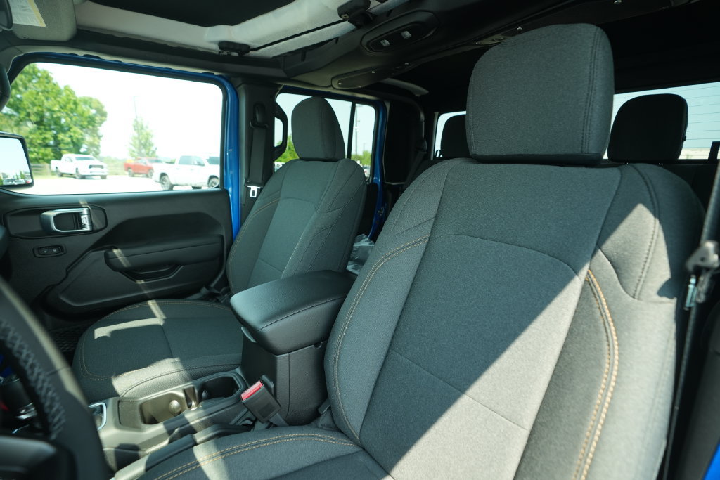 New 2026 Jeep Gladiator Sport AWD/4WD image 36