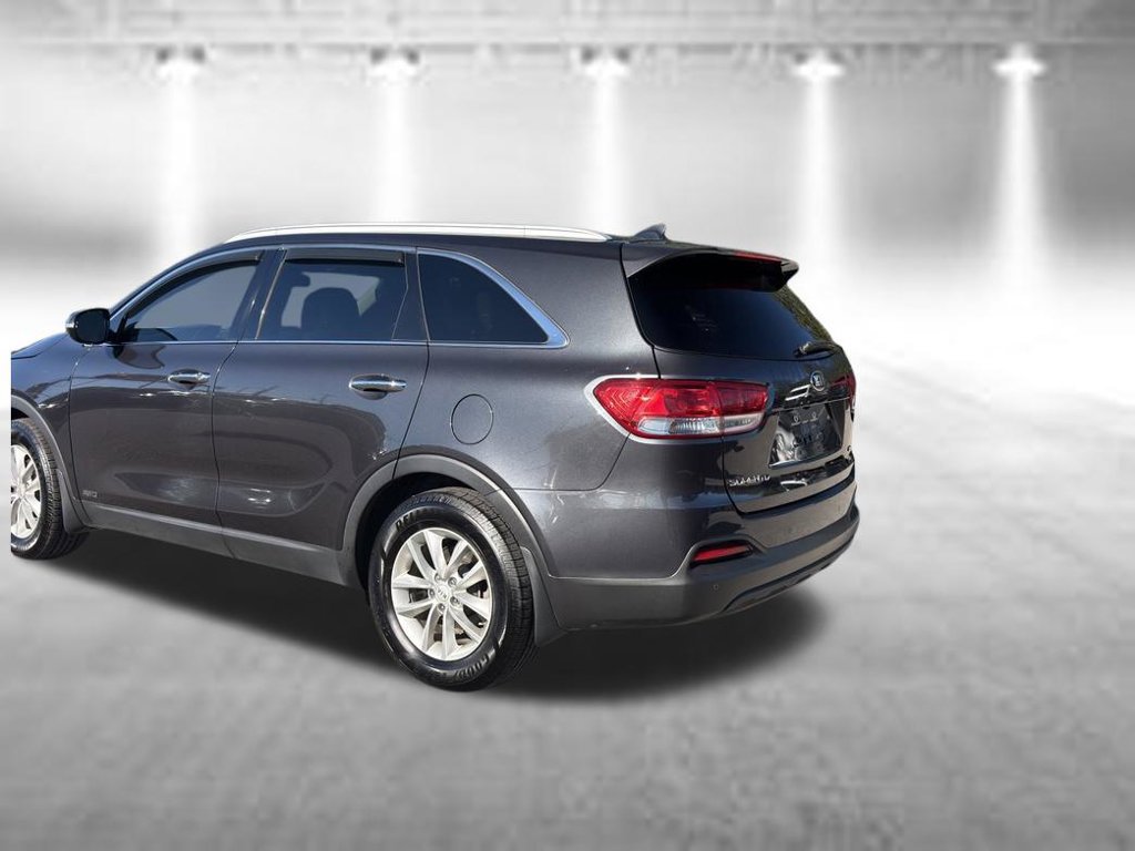 Used 2017 Kia Sorento AWD w/ LX Convenience Package image 3
