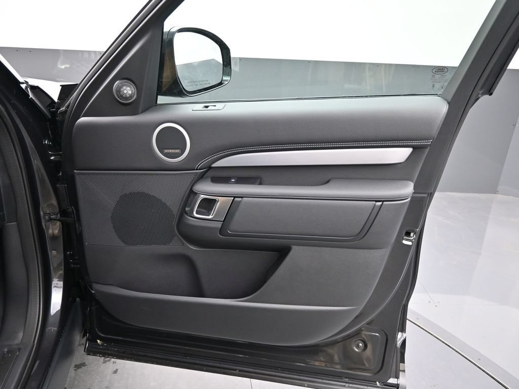Used 2026 Land Rover Discovery Limited Edition AWD/4WD image 4