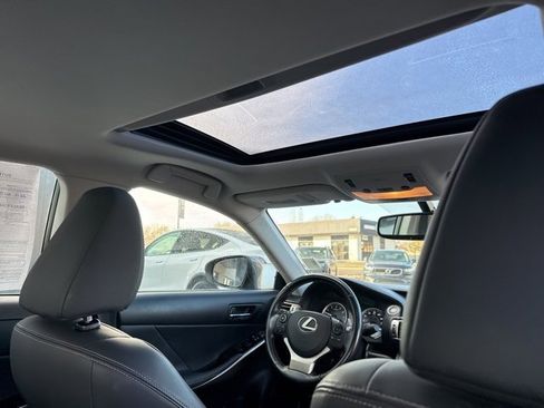 Used 2016 Lexus IS 300 AWD image 22