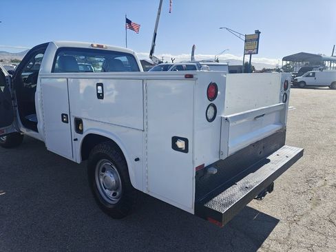Used 2015 Ford F250 XL RWD image 2