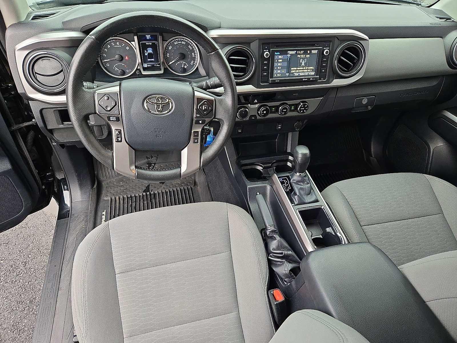 Used 2018 Toyota Tacoma SR5 w/ SR5 Appearance Package (SM) AWD/4WD image 11
