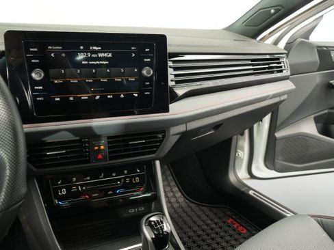 Used 2025 Volkswagen Jetta GLI Autobahn FWD image 32