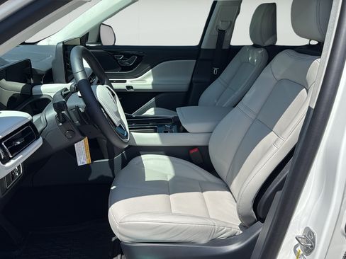 New 2026 Lincoln Aviator 2WD image 9