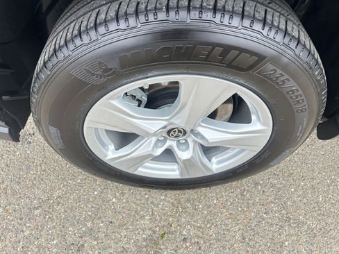 Used 2025 Toyota Highlander LE image 31