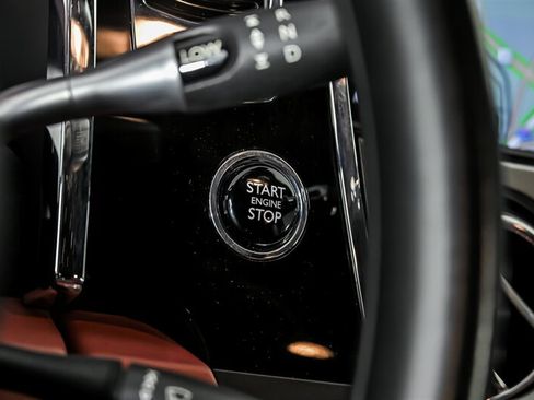 Used 2018 Rolls-Royce Ghost RWD image 31