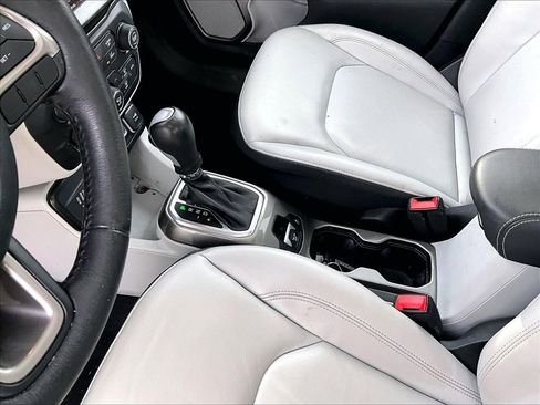 Used 2022 Jeep Renegade Limited w/ Sun, Sound & Wheels Group image 13