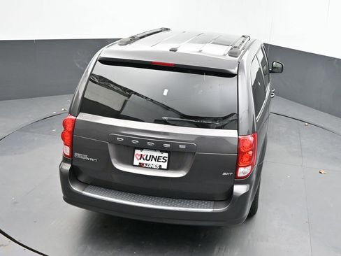 Used 2018 Dodge Grand Caravan SXT FWD image 11