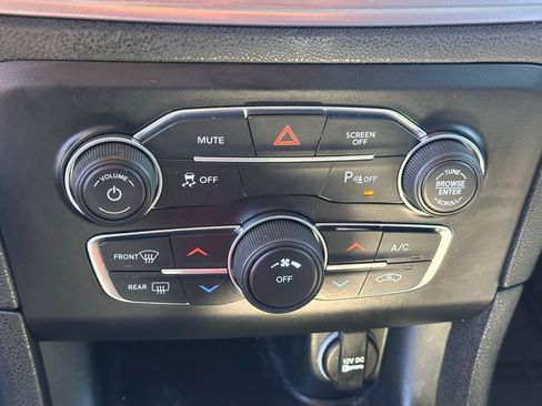 Used 2023 Dodge Charger SXT image 28