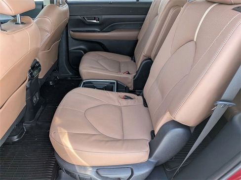 Used 2025 Toyota Grand Highlander Platinum image 25