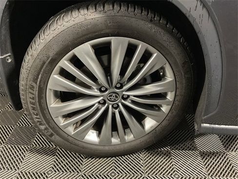 Used 2020 Toyota Highlander Platinum image 37