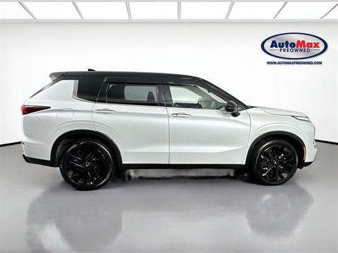 Used 2023 Mitsubishi Outlander SEL Black Edition image 10