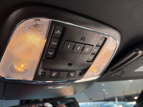 Used 2023 Chrysler 300 C RWD image 43