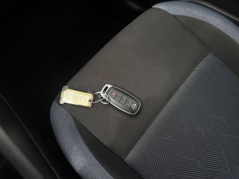 Used 2025 Nissan Versa SV FWD image 21