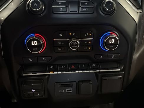 Used 2019 Chevrolet Silverado 1500 LT w/ Convenience Package AWD/4WD image 24