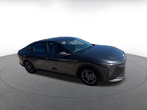 Used 2025 Kia K4 LXS FWD image 2