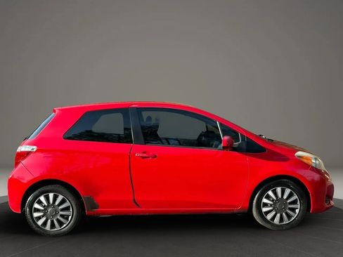 Used 2012 Toyota Yaris L FWD image 7