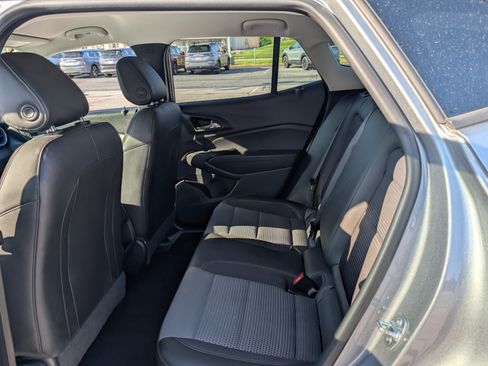 Used 2024 Chevrolet Trax LT FWD image 14