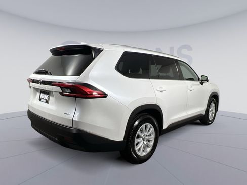 Used 2024 Toyota Grand Highlander AWD image 11
