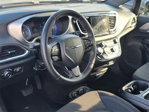 Used 2018 Chrysler Pacifica Touring Plus w/ S Appearance Package image 7