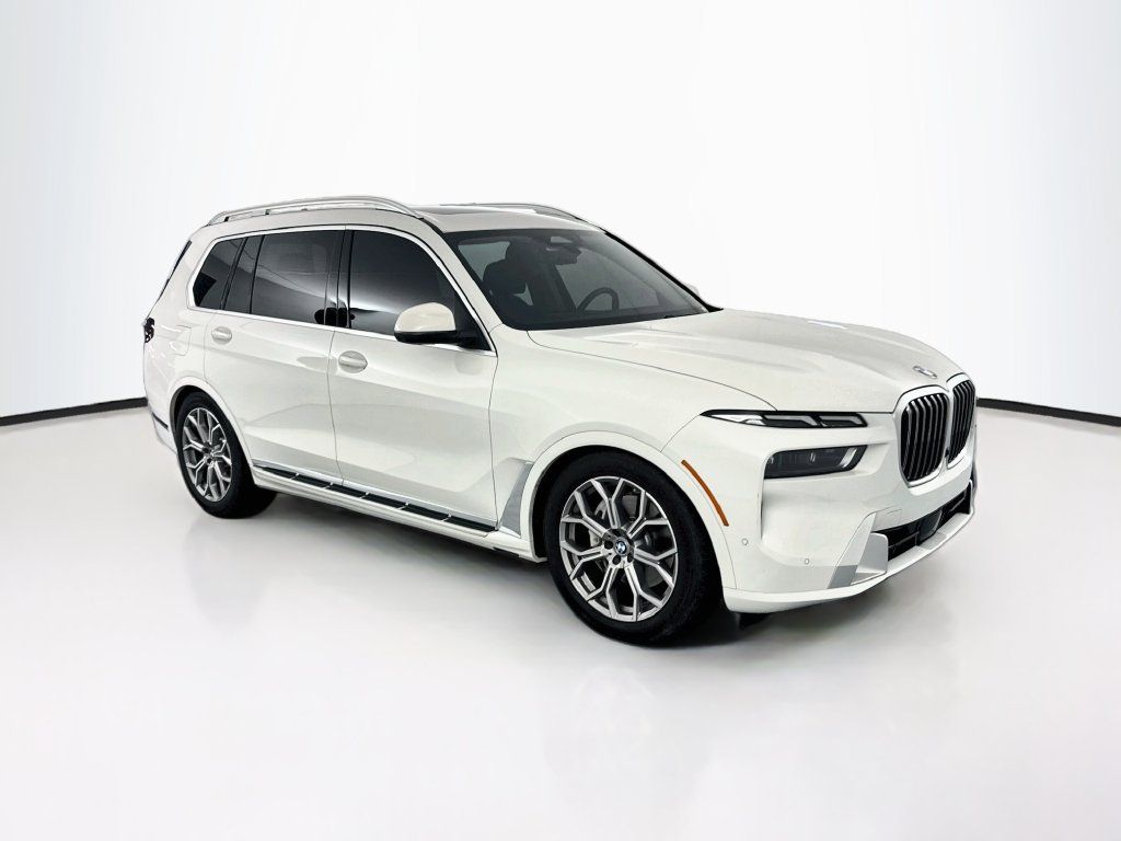 Used 2024 BMW X7 xDrive40i AWD/4WD image 3