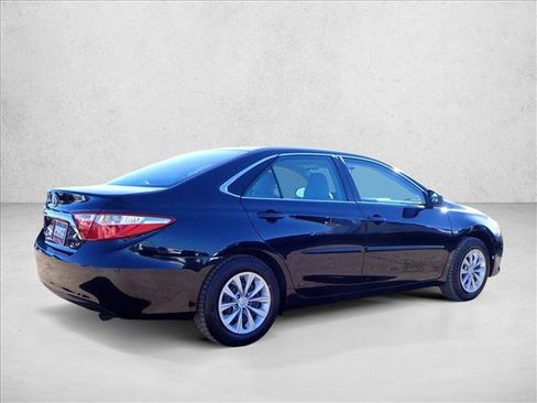 Used 2017 Toyota Camry LE image 4