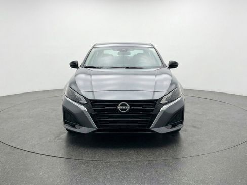 Used 2025 Nissan Altima 2.5 SV image 2