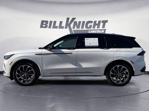 Used 2024 Lincoln Nautilus Reserve w/ Equipment Group 202A image 2