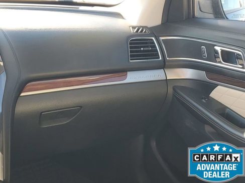 Used 2019 Ford Explorer Platinum image 27
