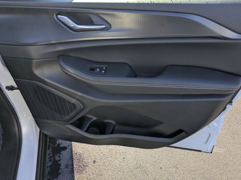 New 2025 Jeep Grand Cherokee Altitude image 29