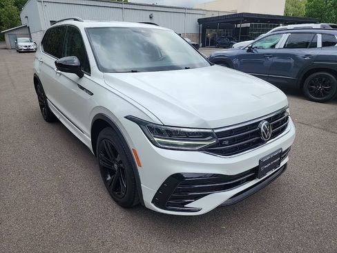 Used 2023 Volkswagen Tiguan SE R-Line AWD/4WD image 3