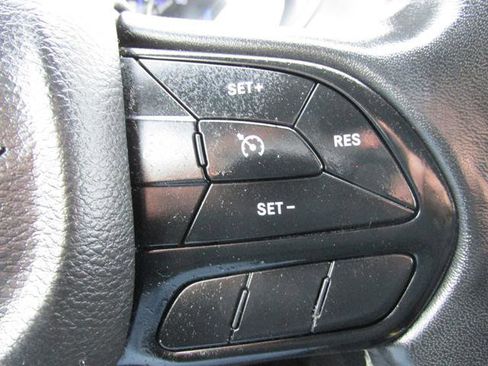 Used 2019 Chrysler Pacifica Touring Plus w/ S Appearance Package image 16