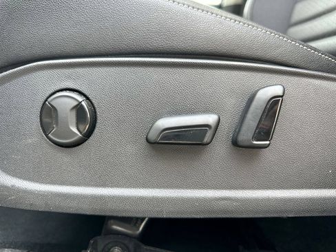 Used 2024 Volkswagen Jetta SE FWD image 13