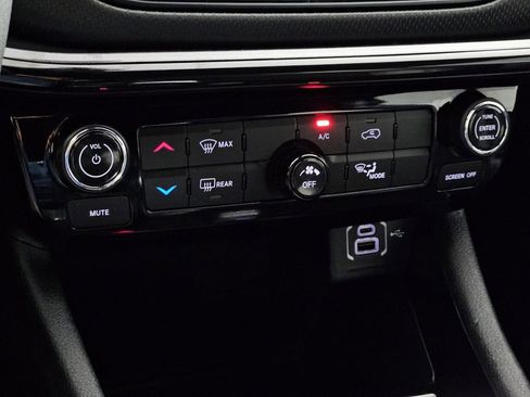 Used 2024 Jeep Compass Latitude w/ Altitude Special Edition AWD/4WD image 14