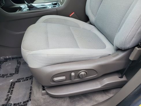 Used 2019 Chevrolet Traverse LT FWD image 11