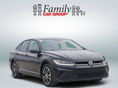 Used 2025 Volkswagen Jetta Sport image 2