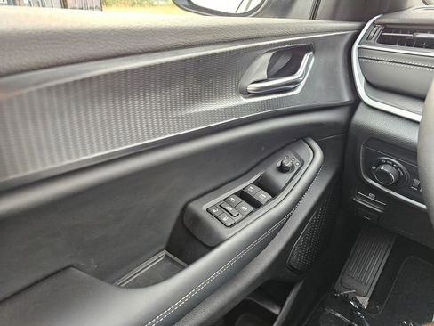 New 2025 Jeep Grand Cherokee Laredo X w/ Luxury Tech Group I AWD/4WD image 28