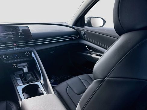New 2026 Hyundai Elantra Limited FWD image 16