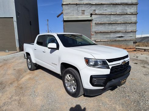 Used 2021 Chevrolet Colorado LT image 2