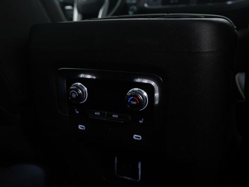 Used 2023 GMC Yukon XL SLT image 14