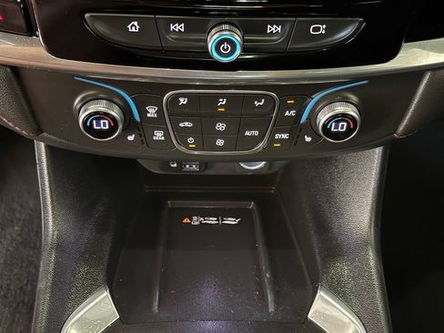 Used 2023 Chevrolet Traverse RS FWD image 22